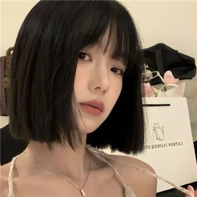 红衣小女孩 封面